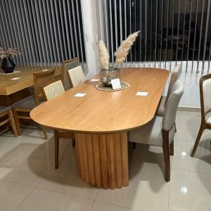 Mesa comedor ovalada madera varillada Versalles - SILVINA C