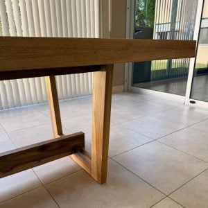 Mesa comedor madera Petiribí macizo Nápoles - SILVINA C 231